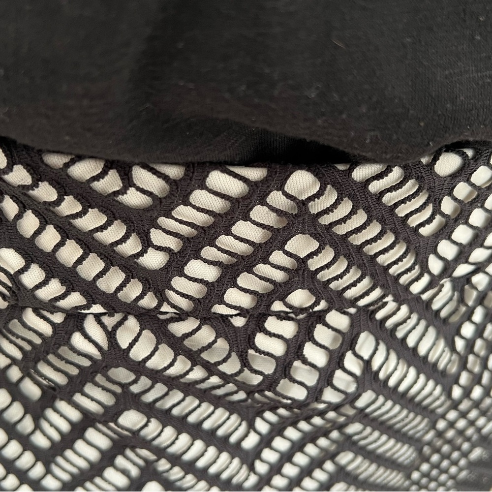 Black lace overlay pencil skirt - Picture 3 of 7
